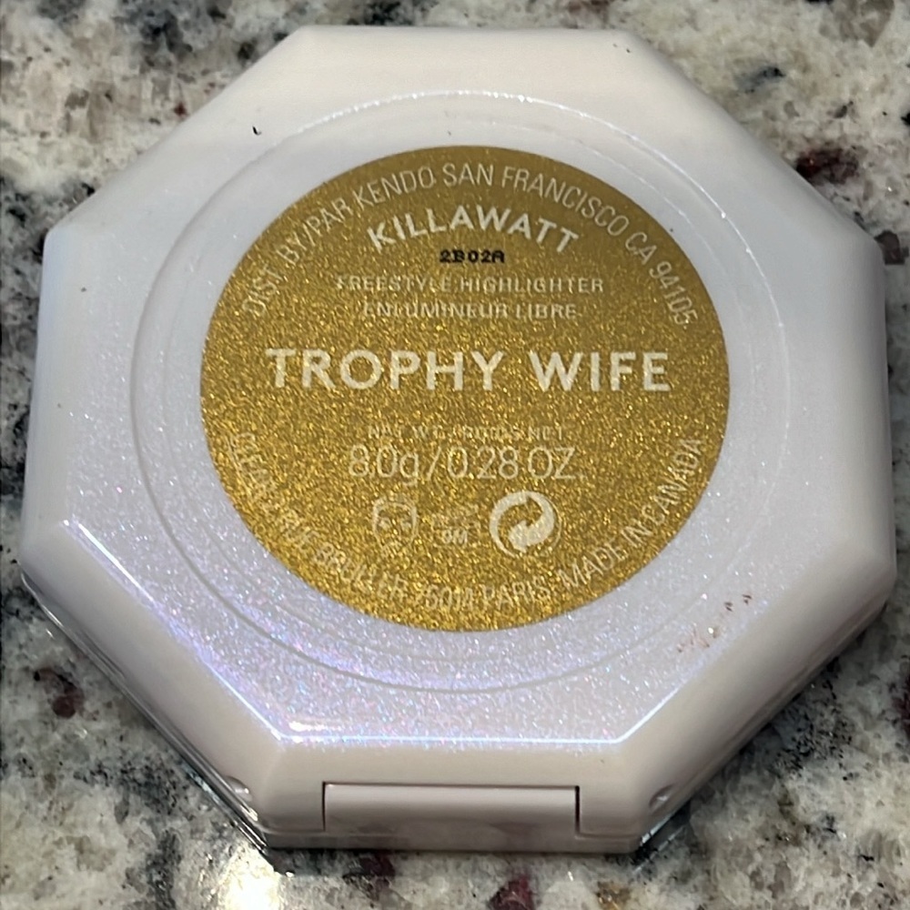 Fenty Beauty Trophy Wife Highlighter - Picture 7 of 9